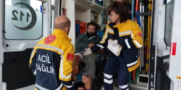 Samsun’da polis memuru kendini bıçaklayan şahsı vurdu