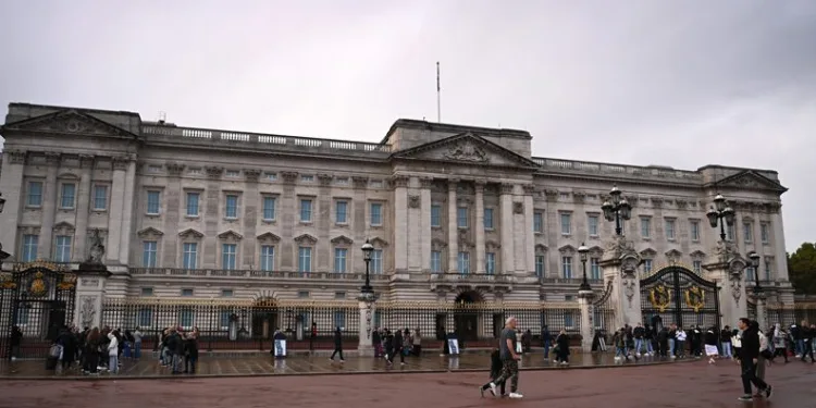 Kraliçe 2. Elizabeth’in nedimesi istifa etti