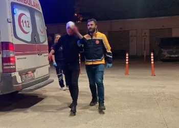 Bursa’da tartıştığı kişiyi başında şişe kırarak yaraladı