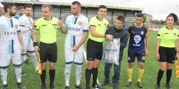 Futbolcu ve taraftarlardan duygusal jest