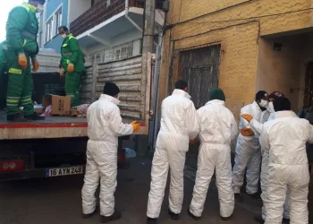Osmangazi’de çöp ev temizlendi