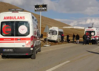 Taziye yolunda feci kaza: 10 yaralı