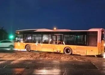 İETT otobüsü ters yola girdi: 14 yaralı