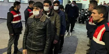 Kocaeli’de 127 düzensiz göçmen sınır dışı edildi