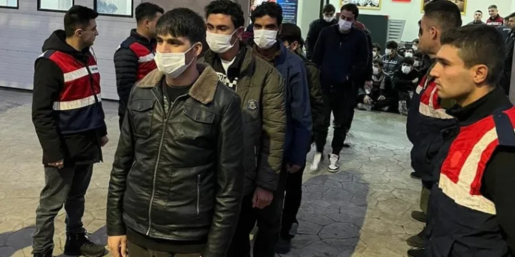 Kocaeli’de 127 düzensiz göçmen sınır dışı edildi