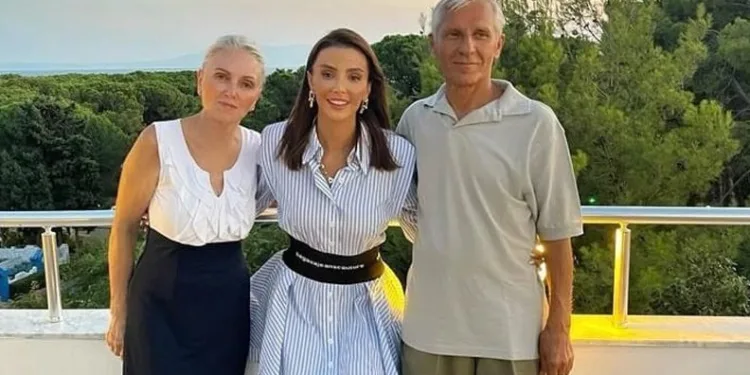 Özge Ulusoy’un babası hayatını kaybetti