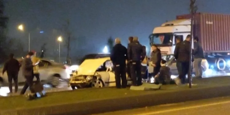 Bursa’da otomobil TIR’a çarptı: 3 yaralı