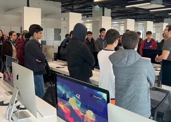 Öğrenciler İnegöl Belediyesi’yle Bilişim Vadisi’ni keşfediyor