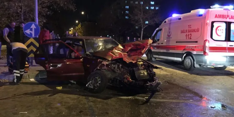 Ambulans ile otomobil çarpıştı: 1’i bebek 7 yaralı