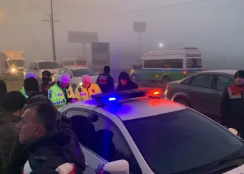 İşçi servisi TIR’a arkadan çarptı: 12 işçi yaralı