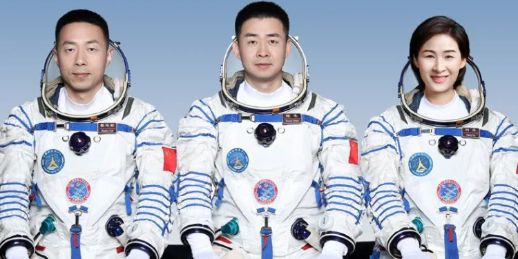 Çinli 3 astronot 183 gün sonra Dünya’ya döndü