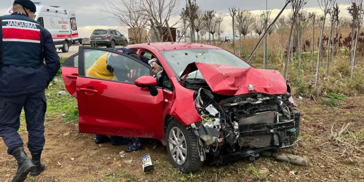 Bursa’da kamyonetle otomobil çarpıştı, 4 kişi yaralandı