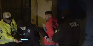 Bursa’da ehliyetsiz genç otomobiliyle kaçarken kaza yaptı