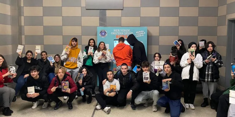 Liseli gençlerden kitap okuma farkındalığı