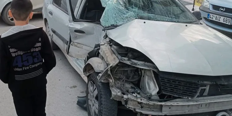 Konya’da yolcu minibüsü ile otomobil çarpıştı: 7 yaralı