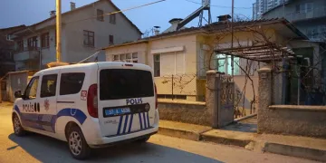 Yaşlı çift dolandırıcıları hedefi oldu
