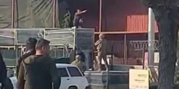 Adana’da boşanmak istemeyen şahıs karısını rehin aldı