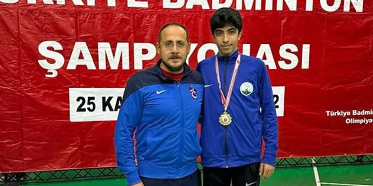 Osmangazili badmintoncudan altın madalya