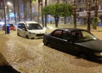 Kumluca’da sel felaketi: 2 ilçede okullar tatil edildi