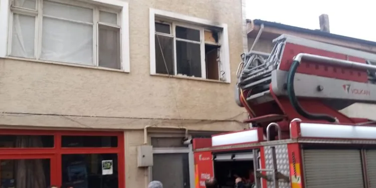 Bursa’da ocakta unutulan yemek mutfağı yaktı