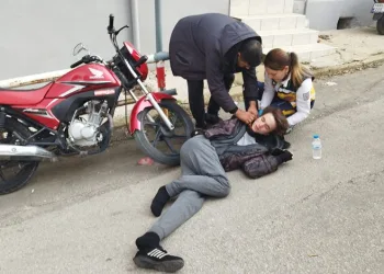 Bursa’da motosiklet ile hafif ticari araç çarpıştı: 1 yaralı