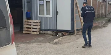 Bursa’da iş yerinin önünde eniştesini vurdu
