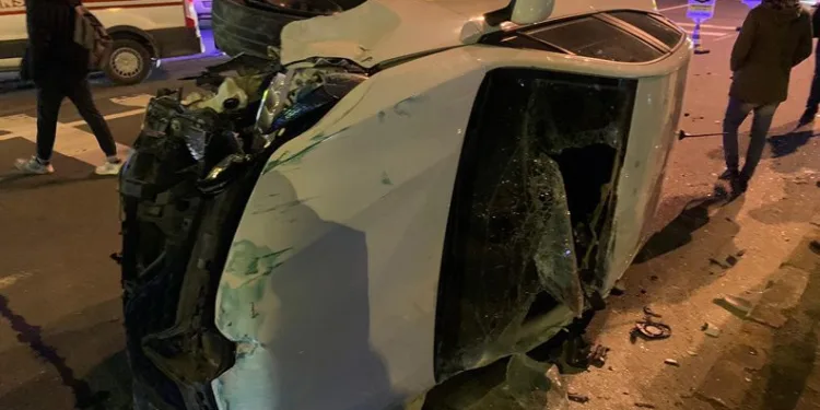 Yalova’da otomobiller çarpıştı: 4 yaralı