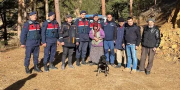 Artvin’de kaybolan engelli kadını ekipler buldu