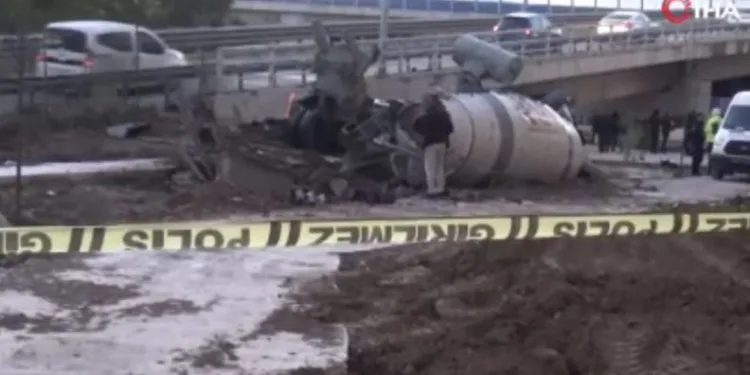 İzmir’de beton mikseri viyadükten uçtu: 1 ölü