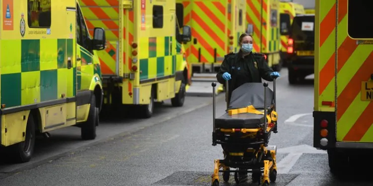 İngiltere’de ambulans çalışanlarından grev çağrısı