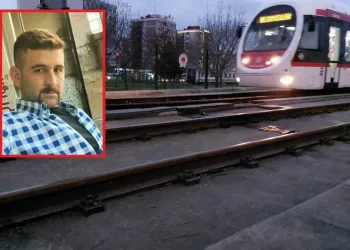 Tramvayın çarptığı genç hayatını kaybetti