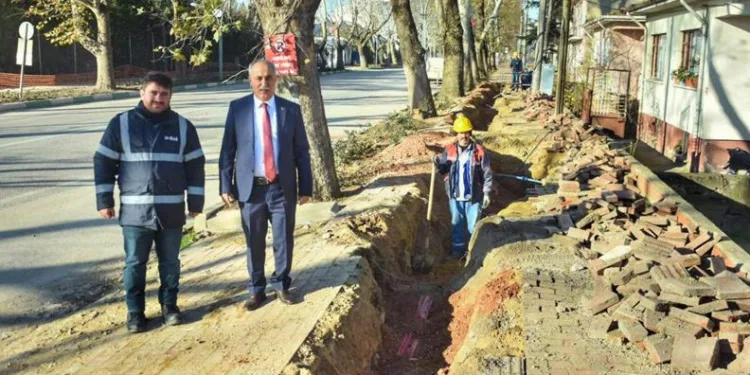 Yenişehir’de elektrik kabloları yer altına alınıyor