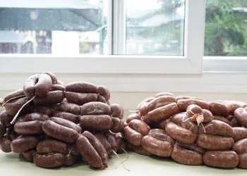 Mersin’de etiketsiz 23 kilogram sucuk ele geçirildi
