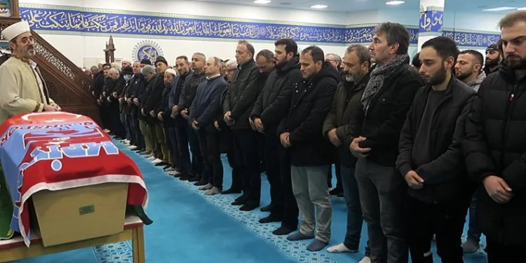 Fransa’da öldürülen Türk gencin cenazesi Türkiye’ye uğurlandı