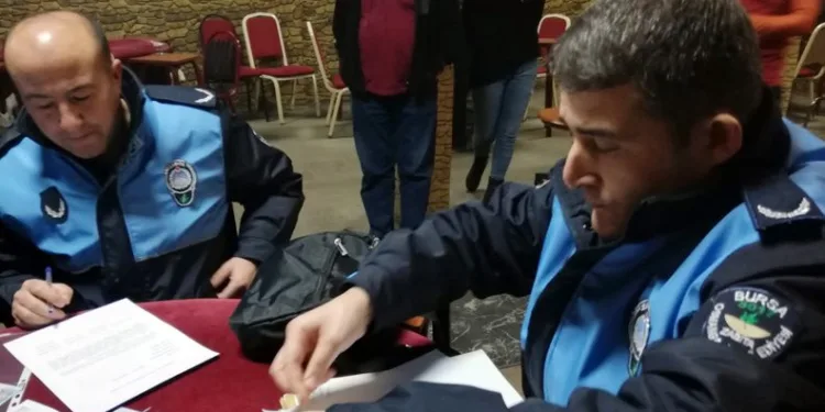 Ruhsatsız faaliyet gösteren kahvehaneler mühürlendi