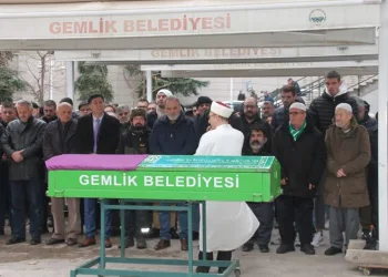 Alpaslan Özmol’un annesi, son yolculuğuna uğurlandı