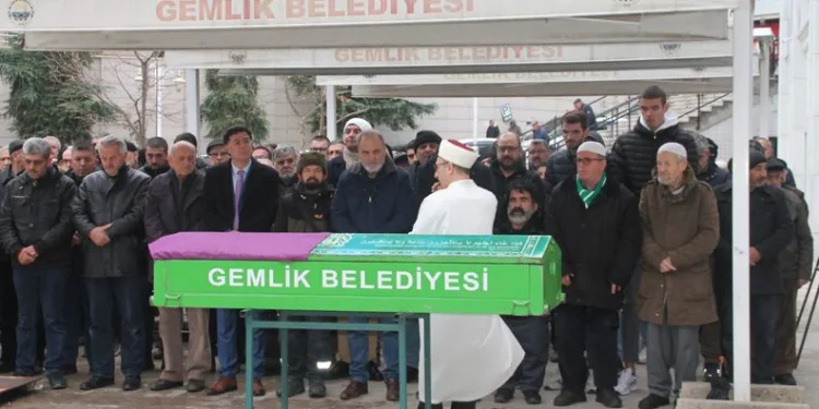 Alpaslan Özmol’un annesi, son yolculuğuna uğurlandı