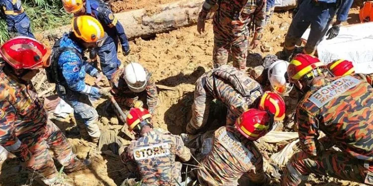 Malezya’da toprak kayması: 16 ölü, 17 kişi kayıp