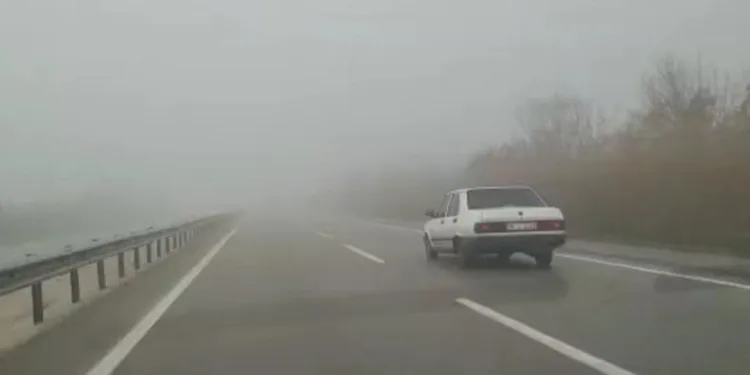 Bursa-Karacabey yolu geçişinde yoğun sis