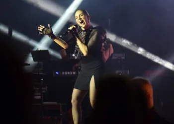 Bursa’da festival Sertap Erener’le başladı