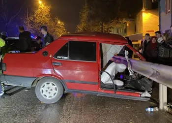Bursa’da otomobil belediye otobüsüne çarptı: 1 ölü