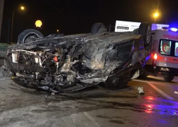 Bursa’da kontrolden çıkan otomobil takla attı: 3 ağır yaralı