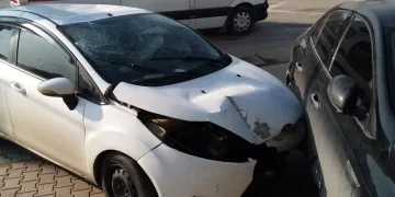 Bursa’da otomobil park halindeki araca çarptı