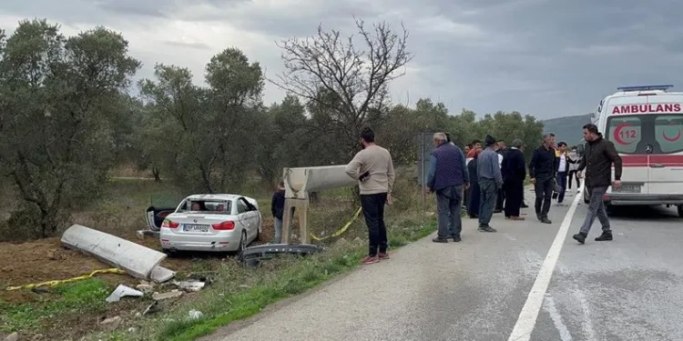 Bursa’da iki otomobil kafa kafaya çarpıştı