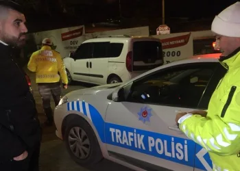 Bursa’da uygulama noktasından kaçan şahıs sokakta yakalandı