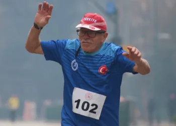 82. yaşında gümüş madalyanın sahibi oldu