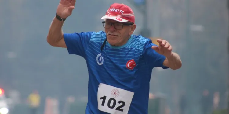 82. yaşında gümüş madalyanın sahibi oldu