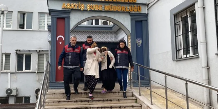 Bursa’da evlere dadanan hırsızlar yakalandı