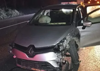 Bursa’da otomobil bariyerlere çarptı: 6 yaralı