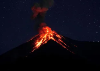 Guatemala’daki Fuego Yanardağı’nda patlama